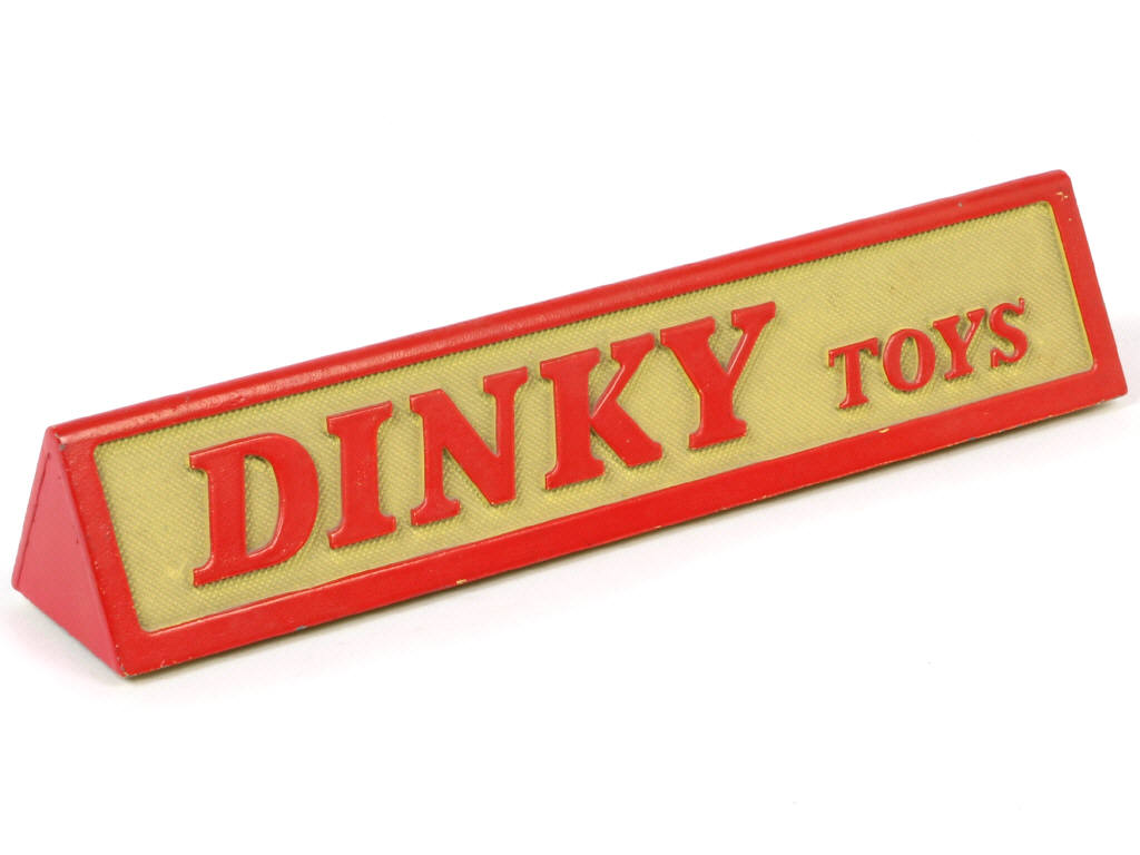 Lot 324 - DINKY TOYS (FRANCE) (1)