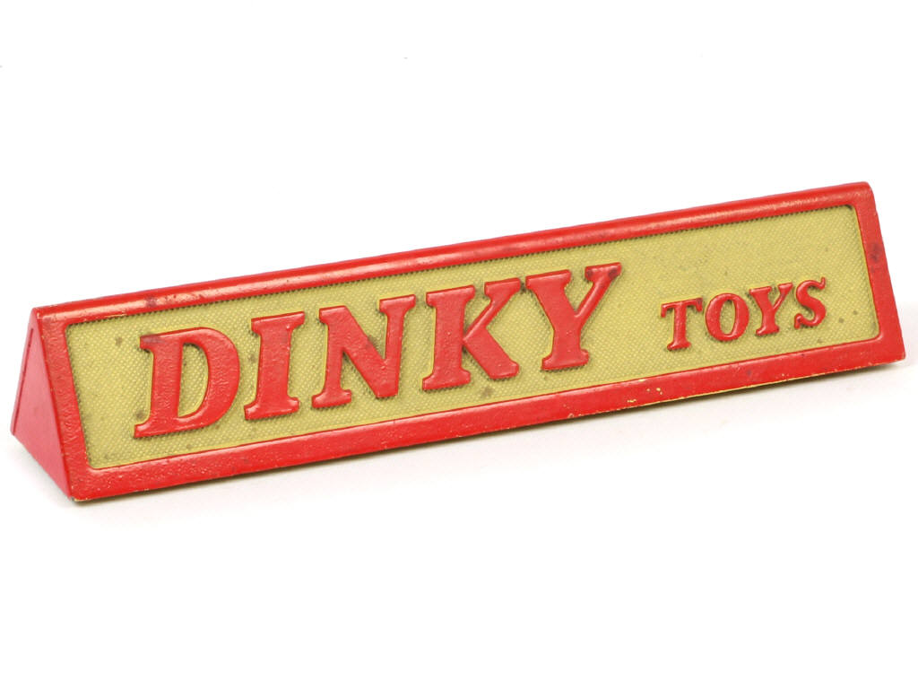 Lot 325 - DINKY TOYS (FRANCE) (1)