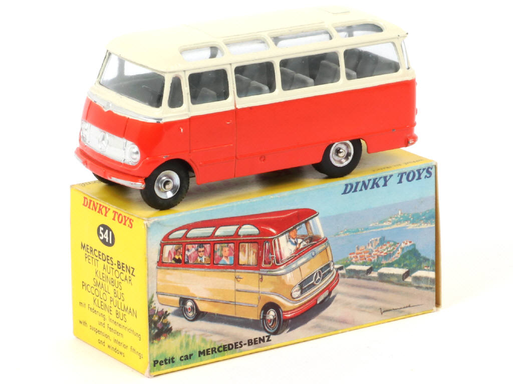Lot 442 - DINKY TOYS (FRANCE) (1)