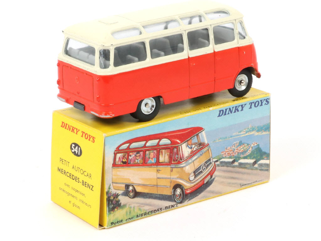 Lot 442 - DINKY TOYS (FRANCE) (1)
