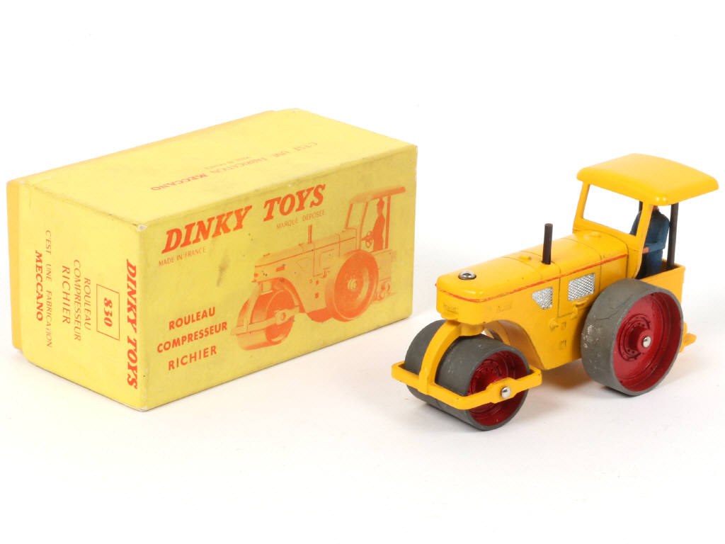 Lot 488 - DINKY TOYS (FRANCE) (1)