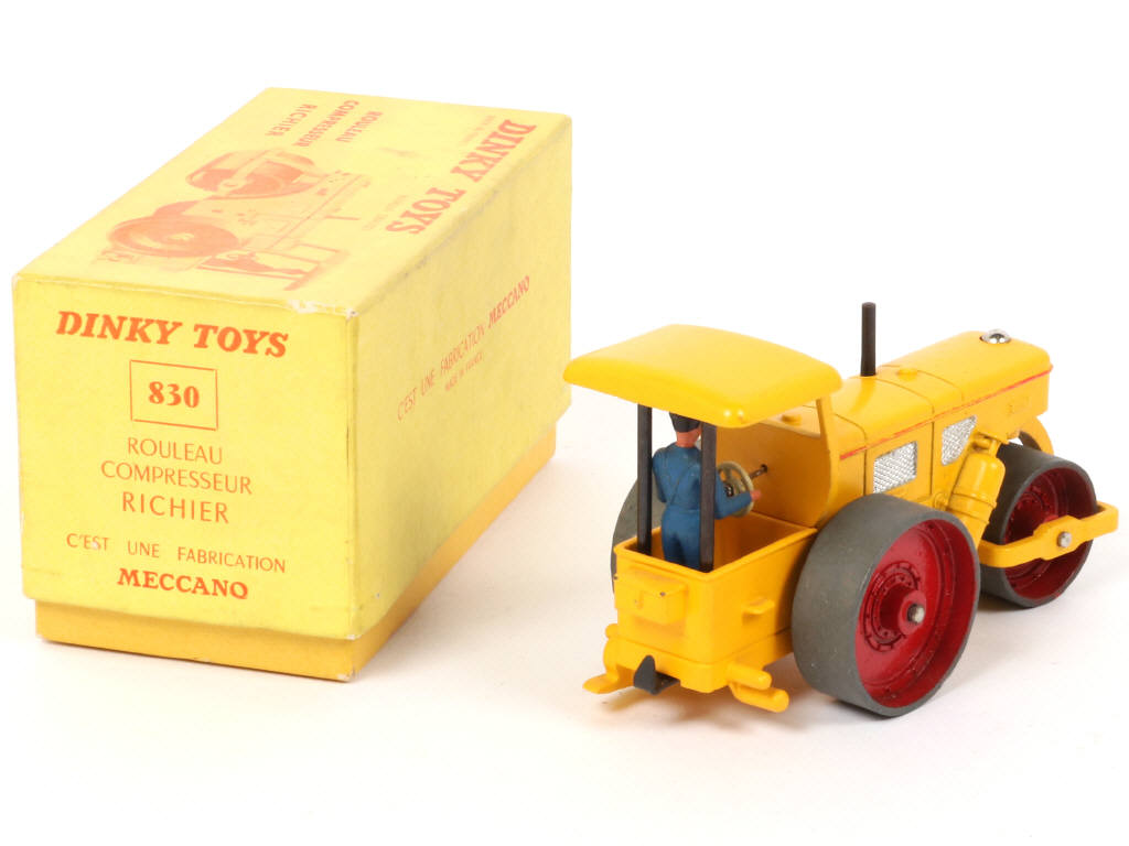 Lot 488 - DINKY TOYS (FRANCE) (1)