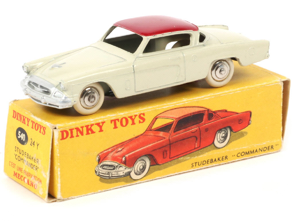 Lot 392 - DINKY TOYS (FRANCE) (1)