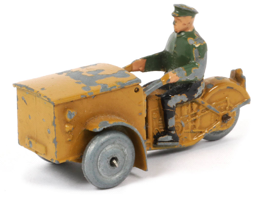 Lot 341 - DINKY TOYS (FRANCE) (1)