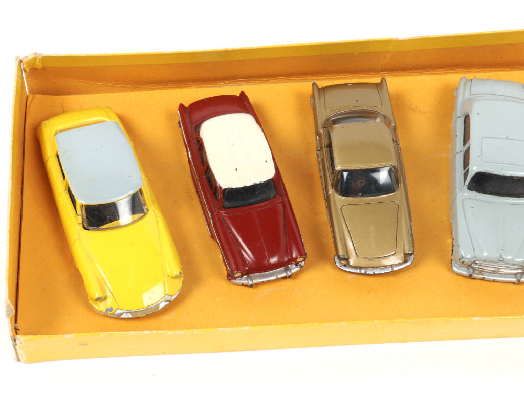 Lot 339 - DINKY TOYS (FRANCE) (5)