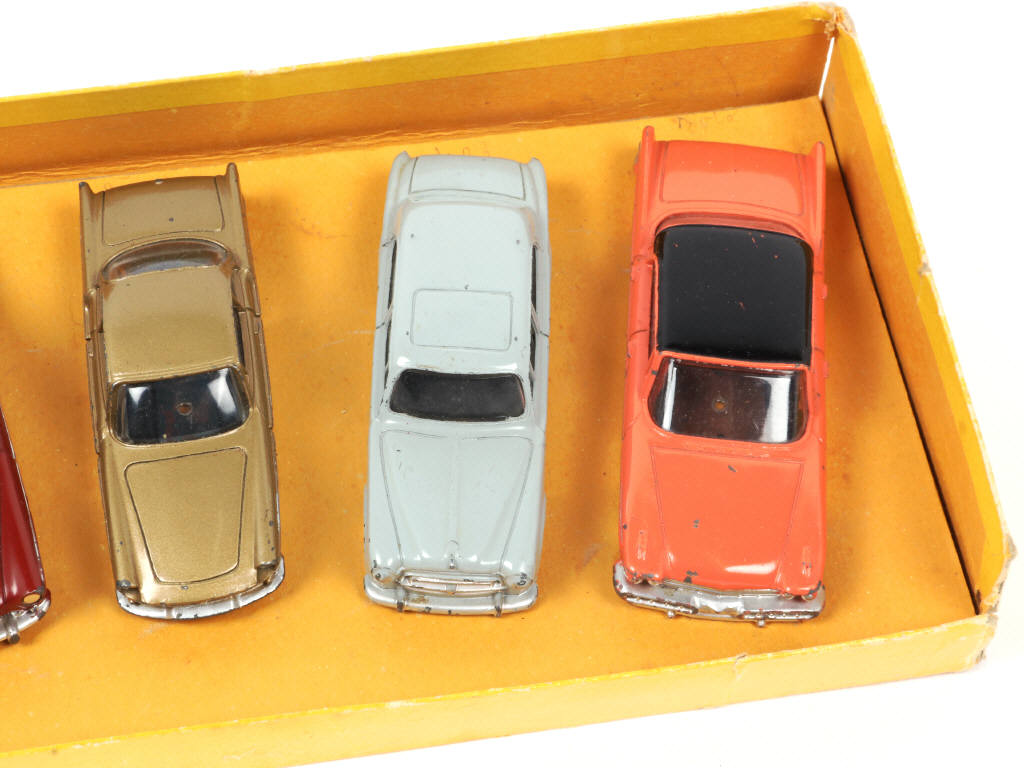 Lot 339 - DINKY TOYS (FRANCE) (5)