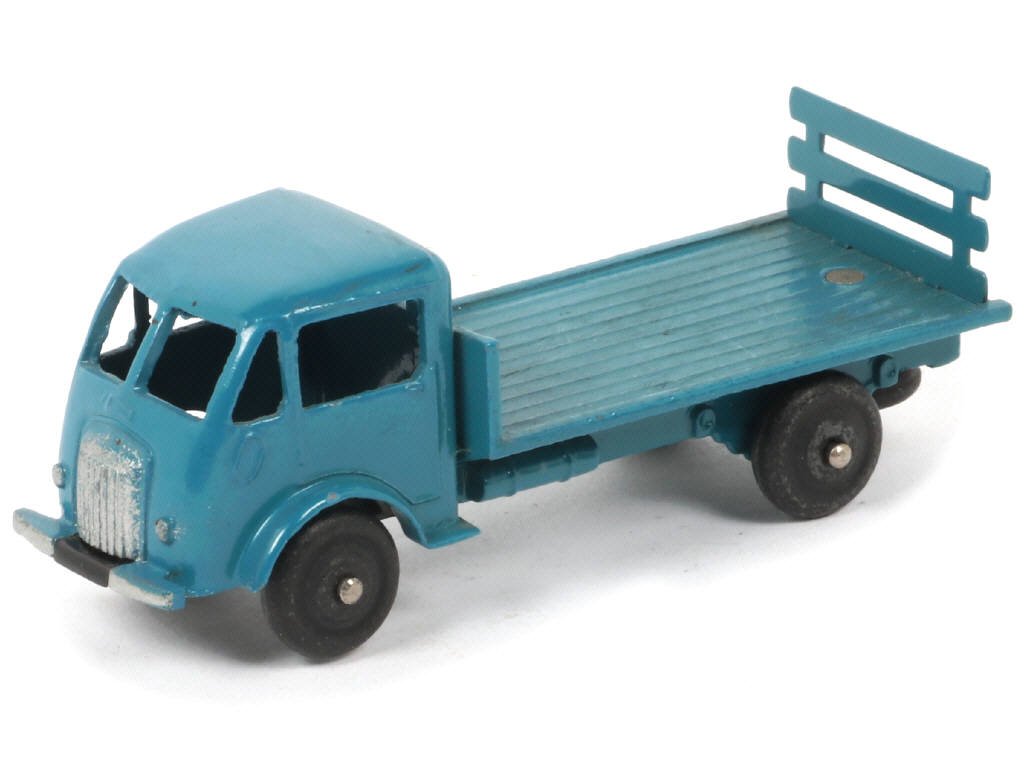 Lot 451 - DINKY TOYS (FRANCE) (1)