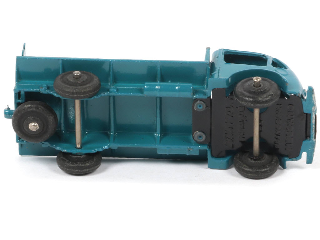 Lot 451 - DINKY TOYS (FRANCE) (1)