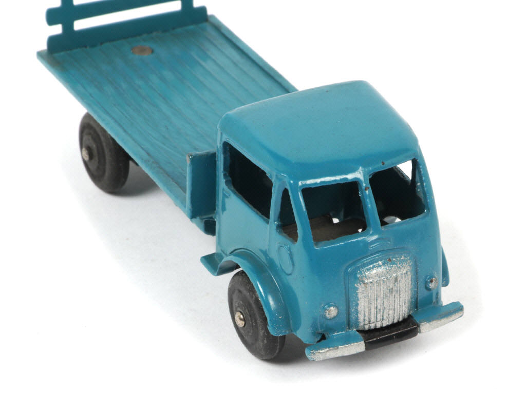 Lot 451 - DINKY TOYS (FRANCE) (1)