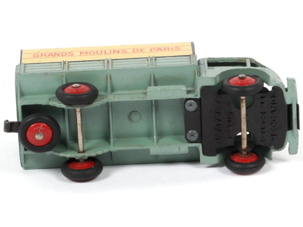 Lot 454 - DINKY TOYS (FRANCE) (1)