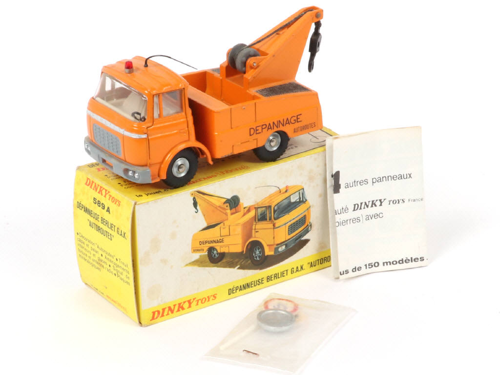 Lot 479 - DINKY TOYS (FRANCE) (1)