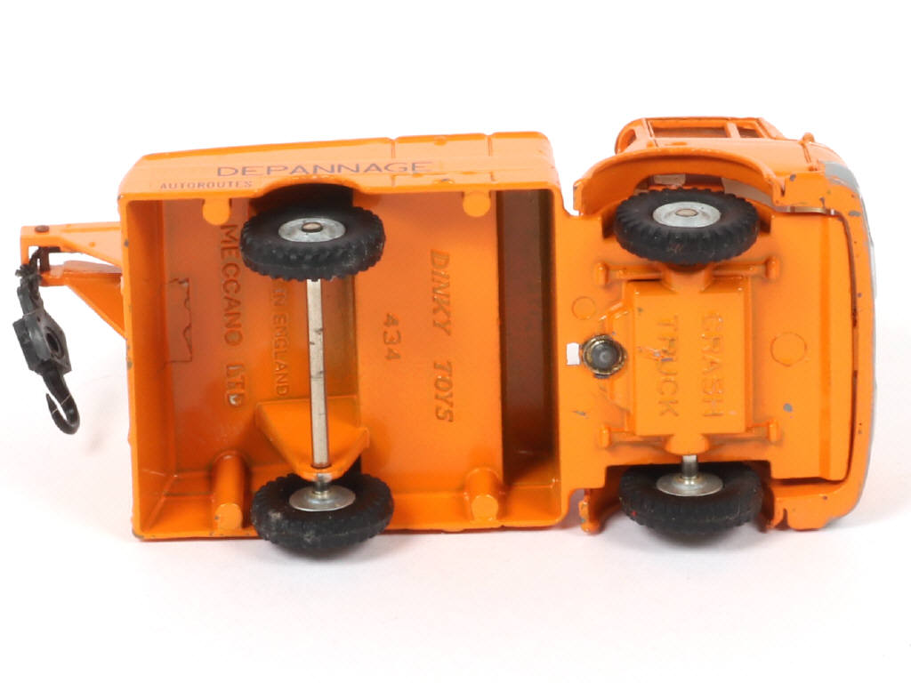 Lot 479 - DINKY TOYS (FRANCE) (1)