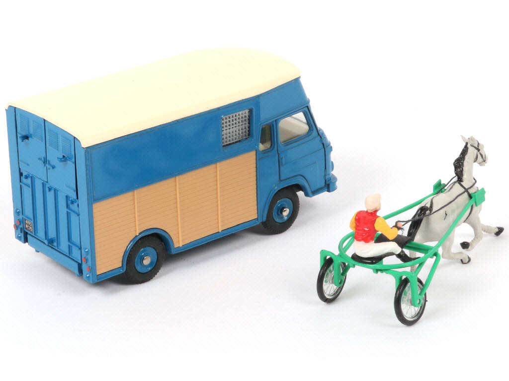 Lot 436 - DINKY TOYS (FRANCE) (1)