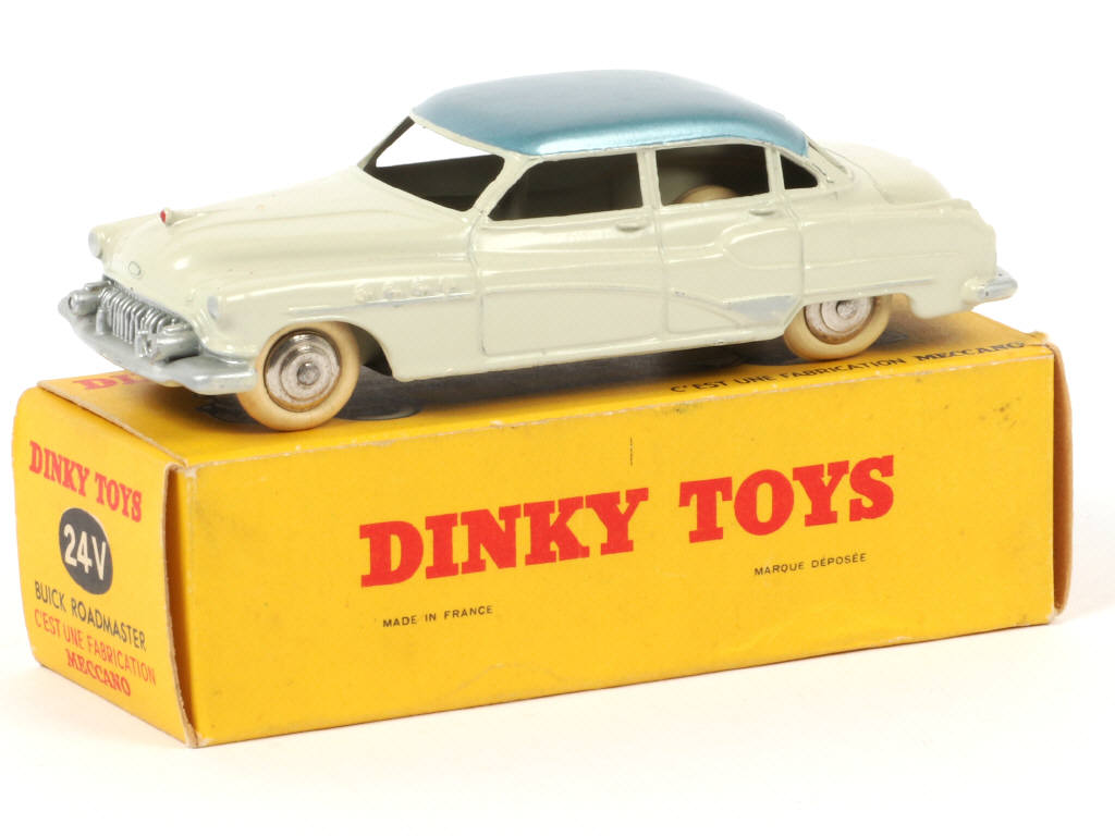 Lot 390 - DINKY TOYS (FRANCE) (1)
