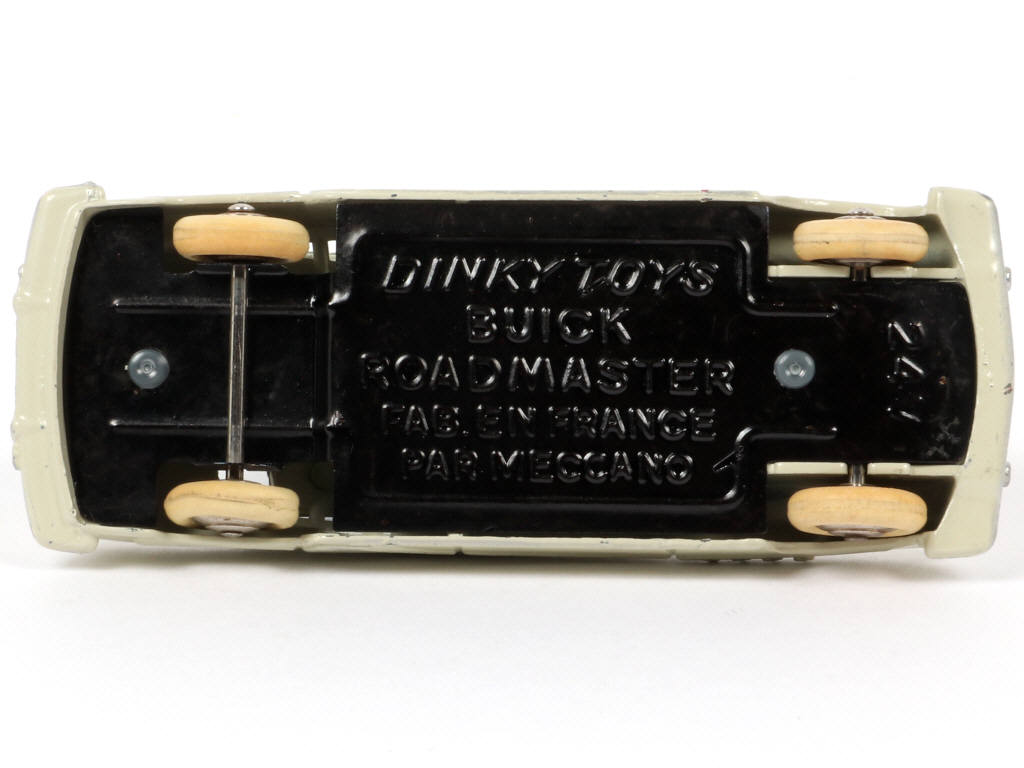 Lot 390 - DINKY TOYS (FRANCE) (1)