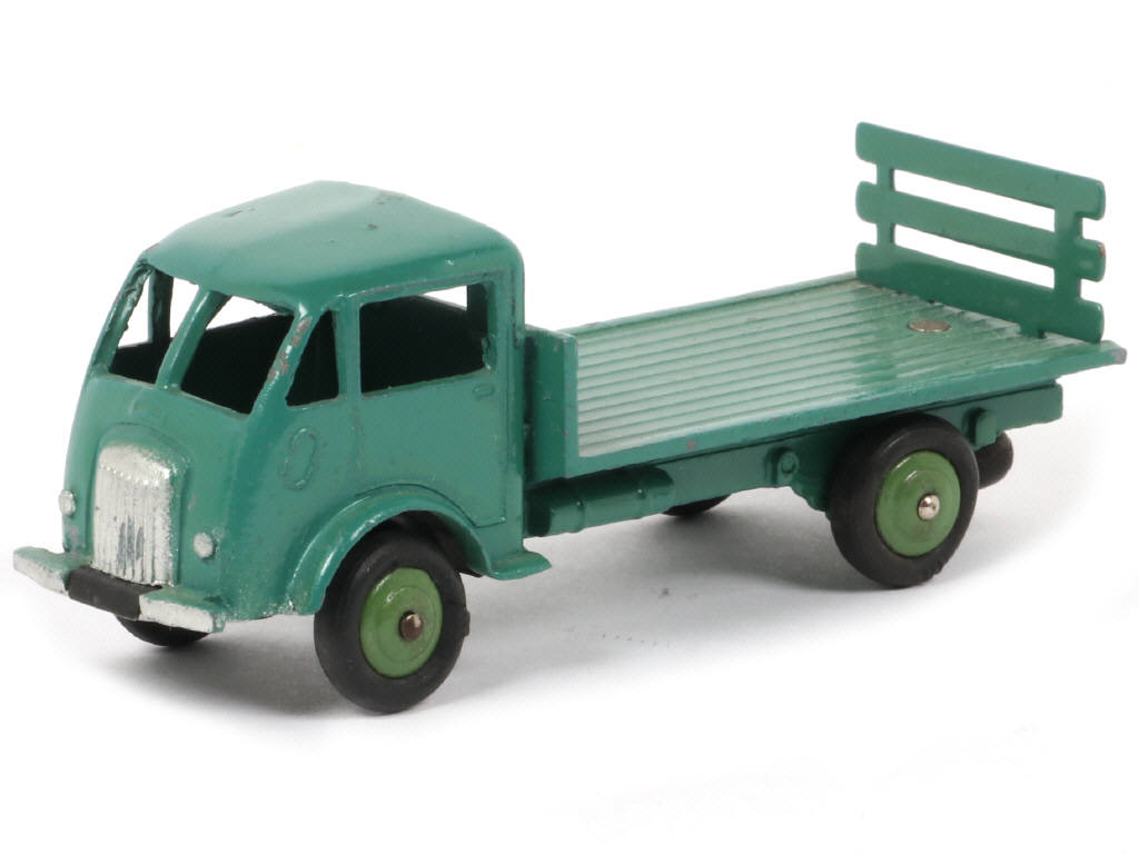 Lot 450 - DINKY TOYS (FRANCE) (1)