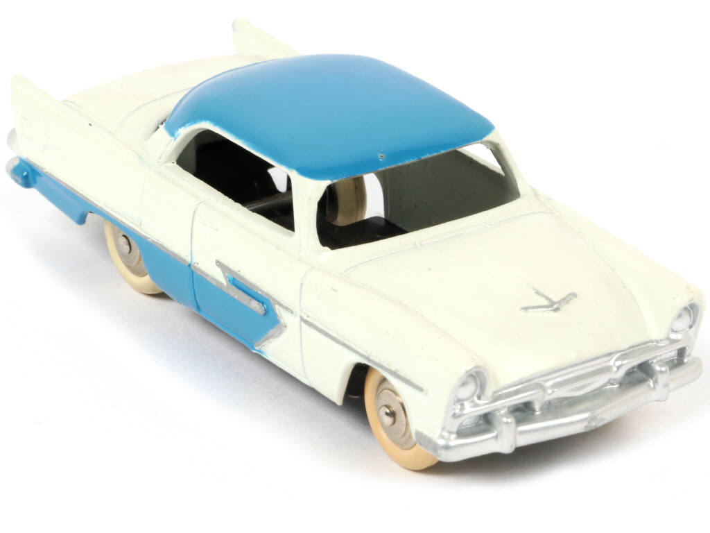 Lot 376 - DINKY TOYS (FRANCE) (1)