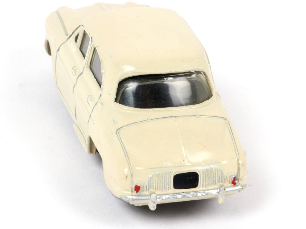 Lot 382 - DINKY TOYS (FRANCE) (1)