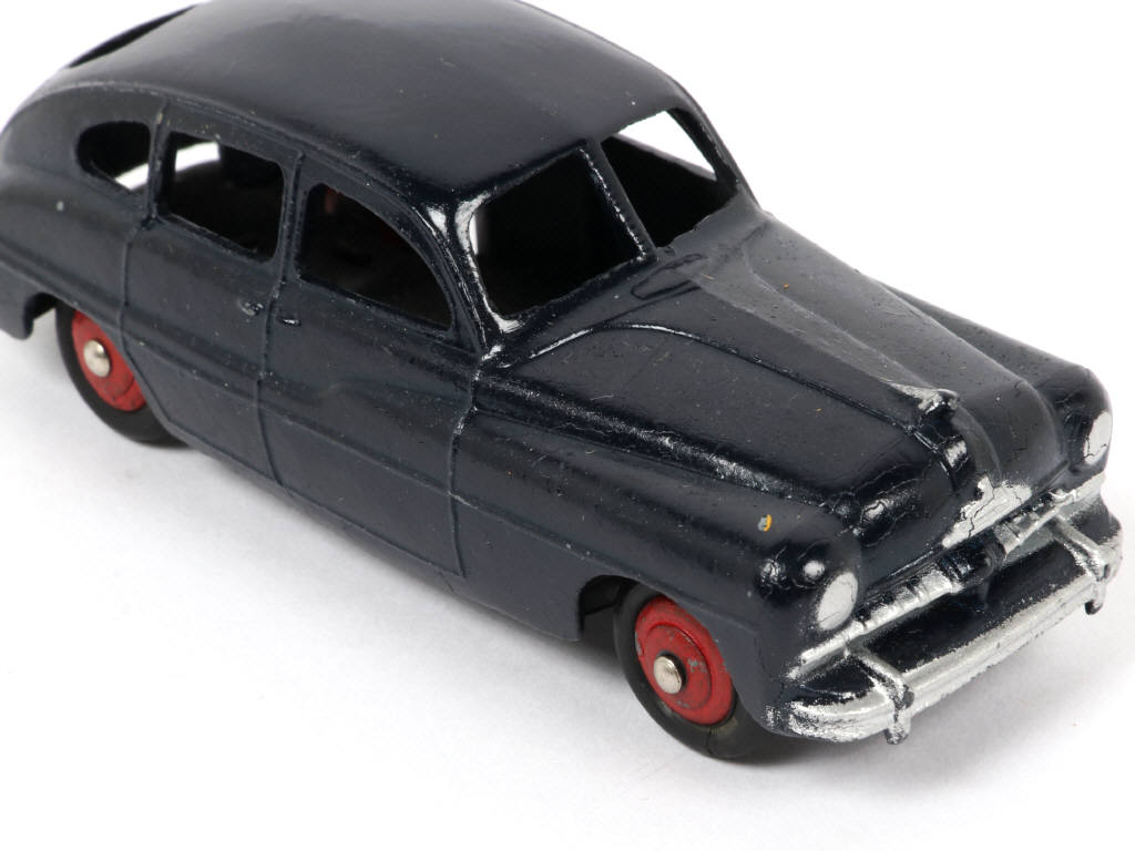 Lot 351 - DINKY TOYS (FRANCE) (1)