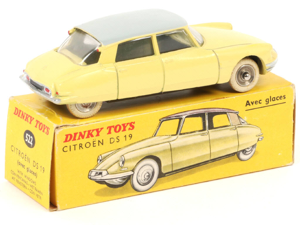 Lot 371 - DINKY TOYS (FRANCE) (1)