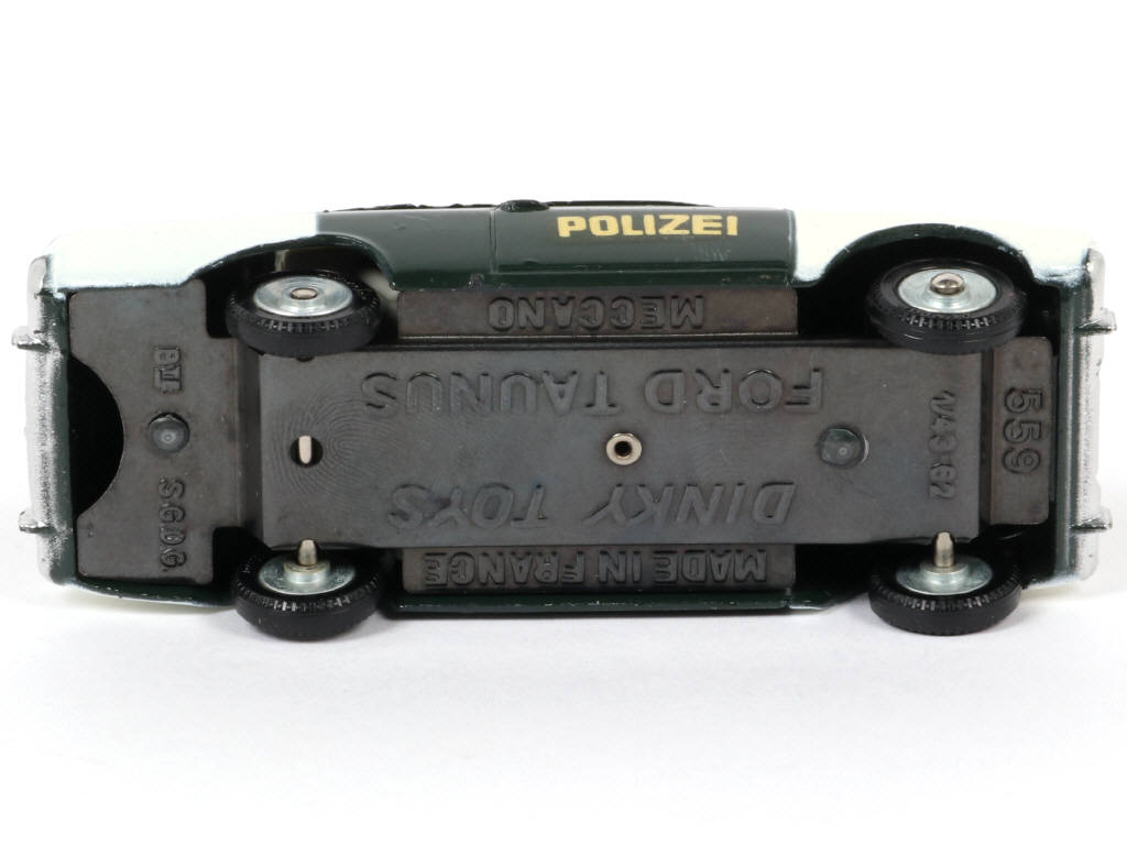 Lot 409 - DINKY TOYS (FRANCE) (1)