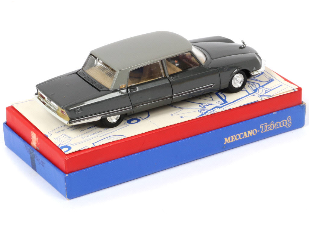 Lot 432 - DINKY TOYS (FRANCE) (1)