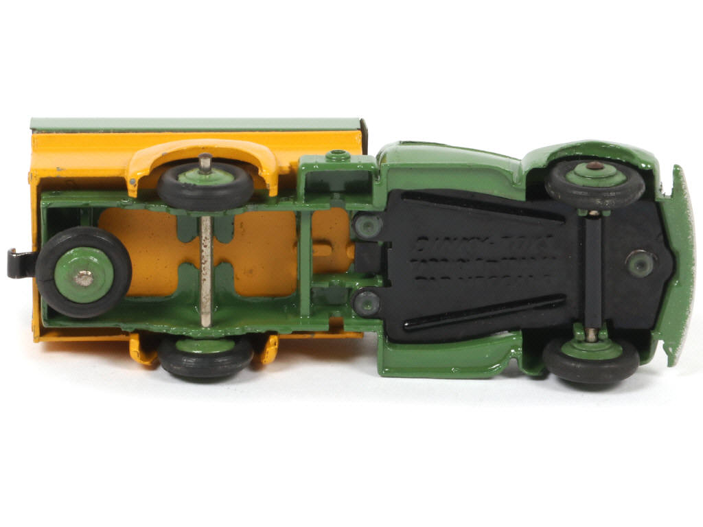 Lot 457 - DINKY TOYS (FRANCE) (1)