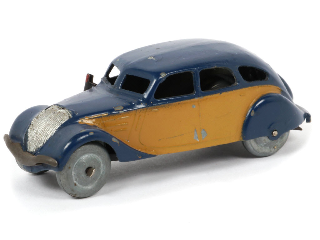 Lot 347 - DINKY TOYS (FRANCE) (1)