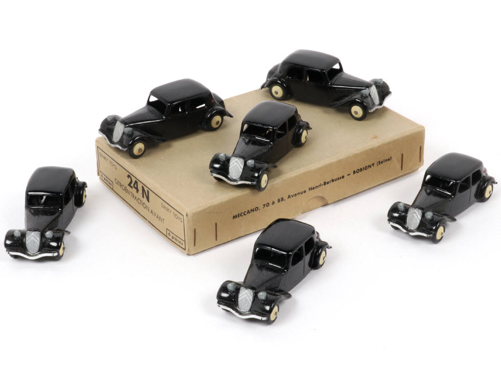 Lot 350 - DINKY TOYS (FRANCE) (7)