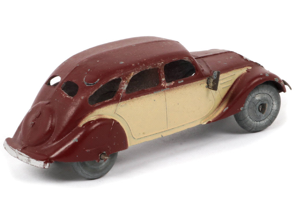 Lot 346 - DINKY TOYS (FRANCE) (1)