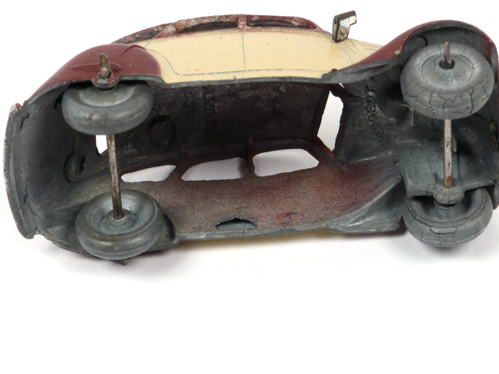 Lot 346 - DINKY TOYS (FRANCE) (1)