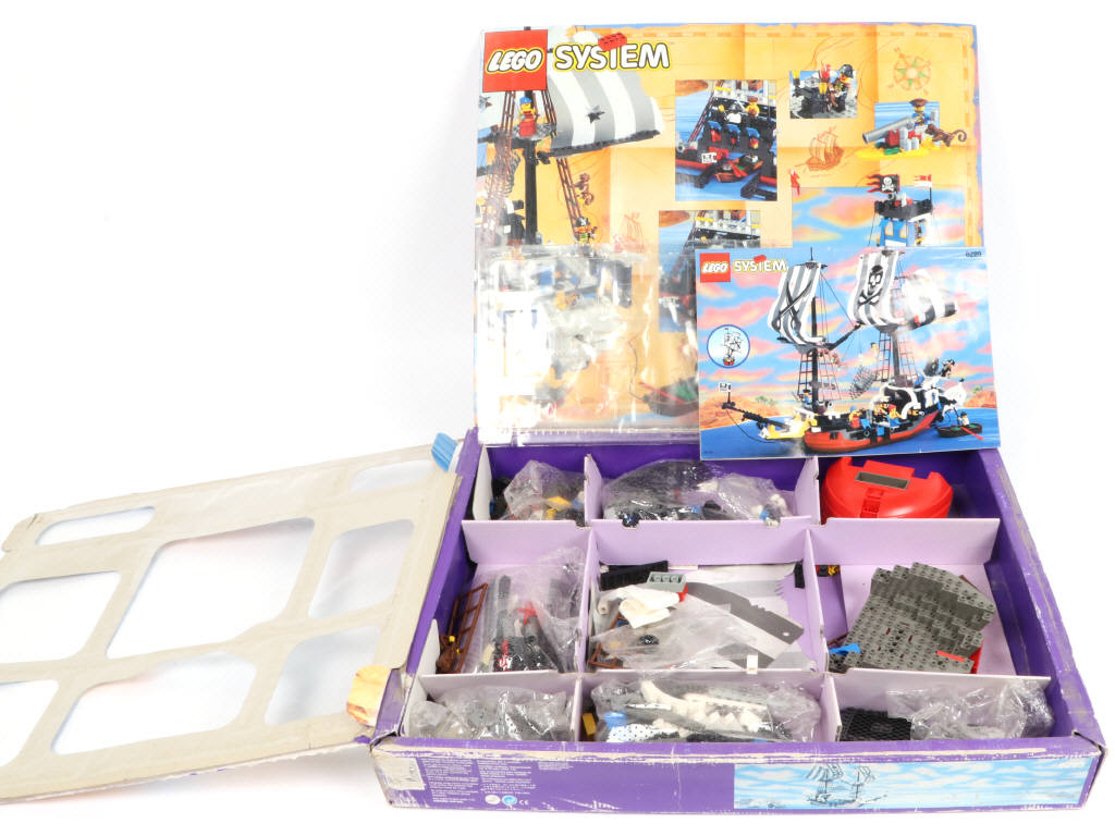 Lot 52 - LEGO (DANEMARK) (2)