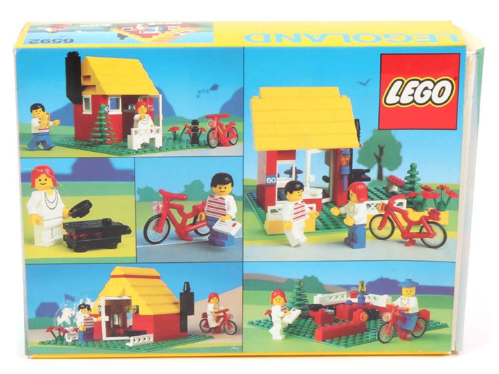 Lot 44 - LEGO (DANEMARK) (2)