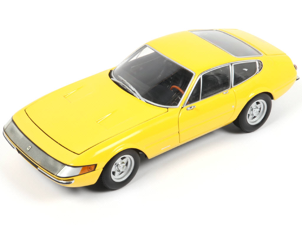 Lot 12 - KYOSHO (JAPON) (1)