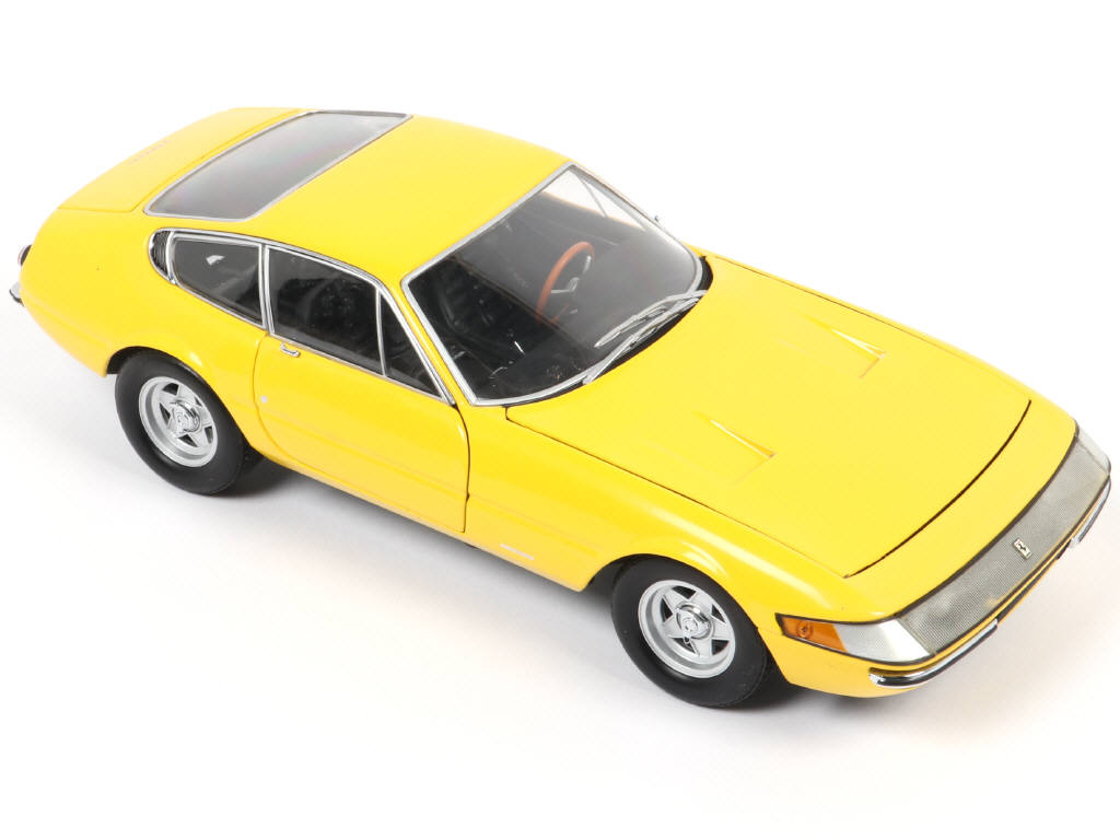 Lot 12 - KYOSHO (JAPON) (1)