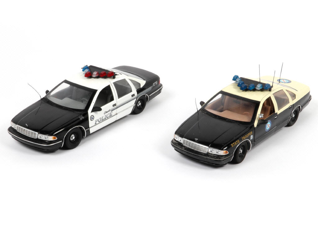 Lot 43 - UT MODELS (CHINE) (2)