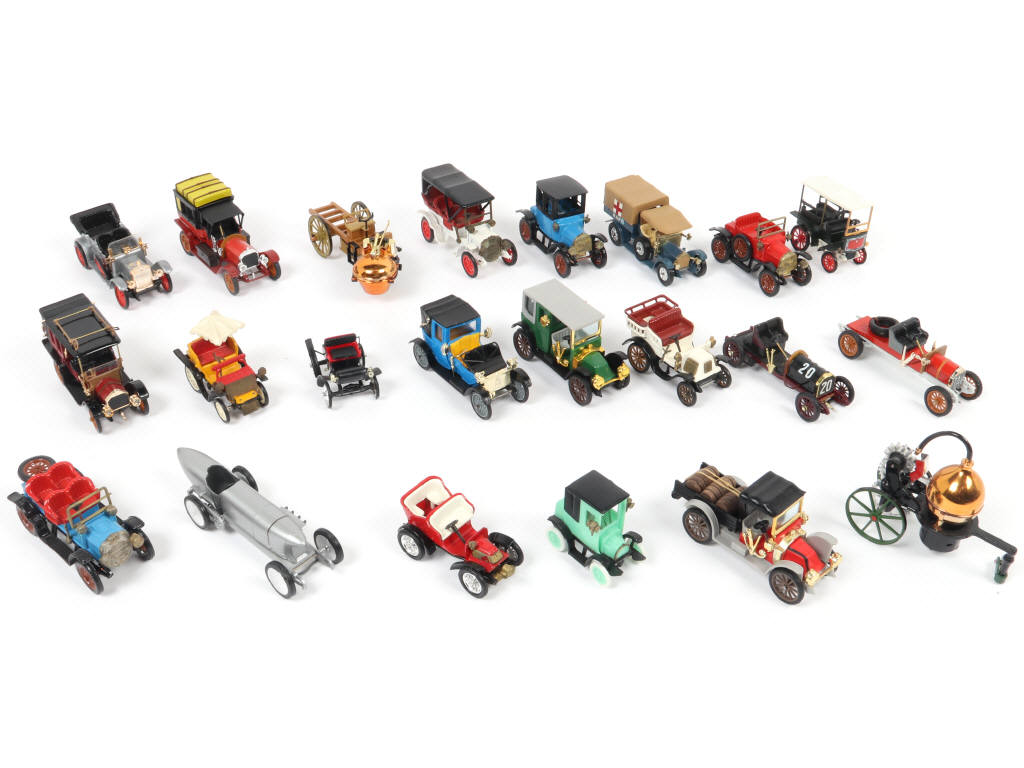 Lot 173 - DIVERS (22)