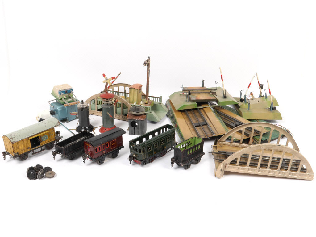 Lot 73 - DIVERS (14)