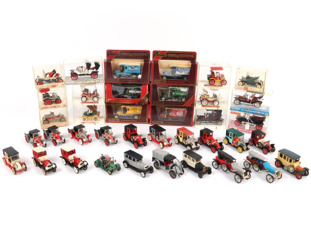 Lot 185 - DIVERS (38)