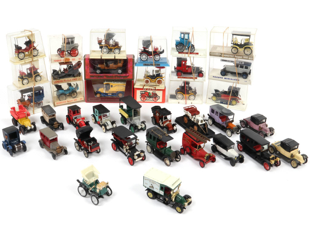 Lot 187 - DIVERS (38)