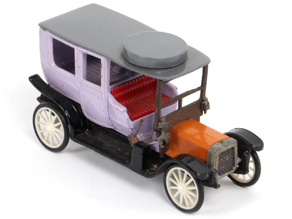 Lot 187 - DIVERS (38)