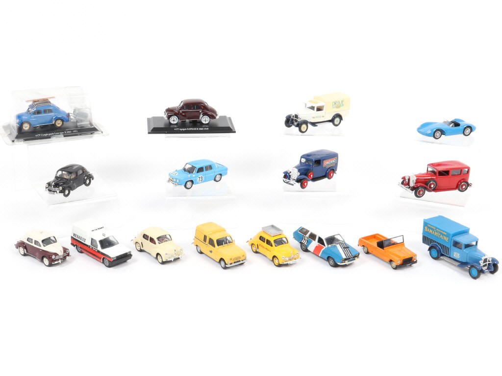 Lot 156 - DIVERS (16)