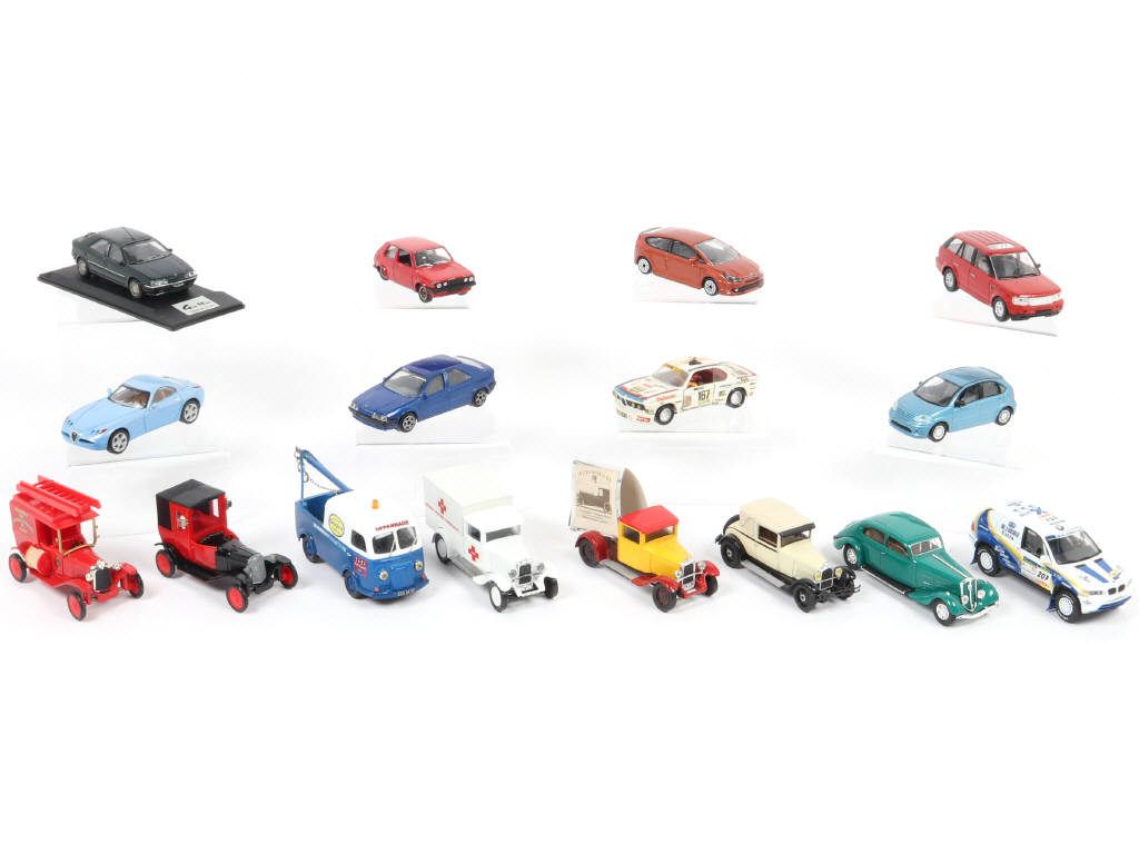 Lot 153 - DIVERS (16)