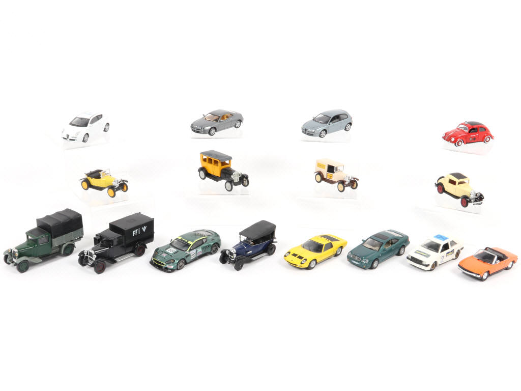 Lot 151 - DIVERS (16)