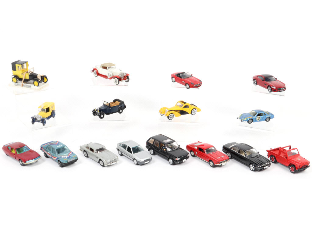 Lot 150 - DIVERS (16)