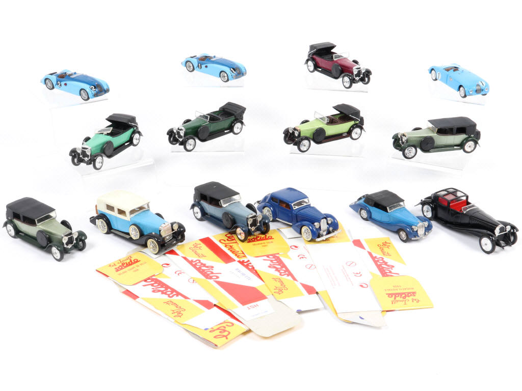 Lot 144 - DIVERS (14)