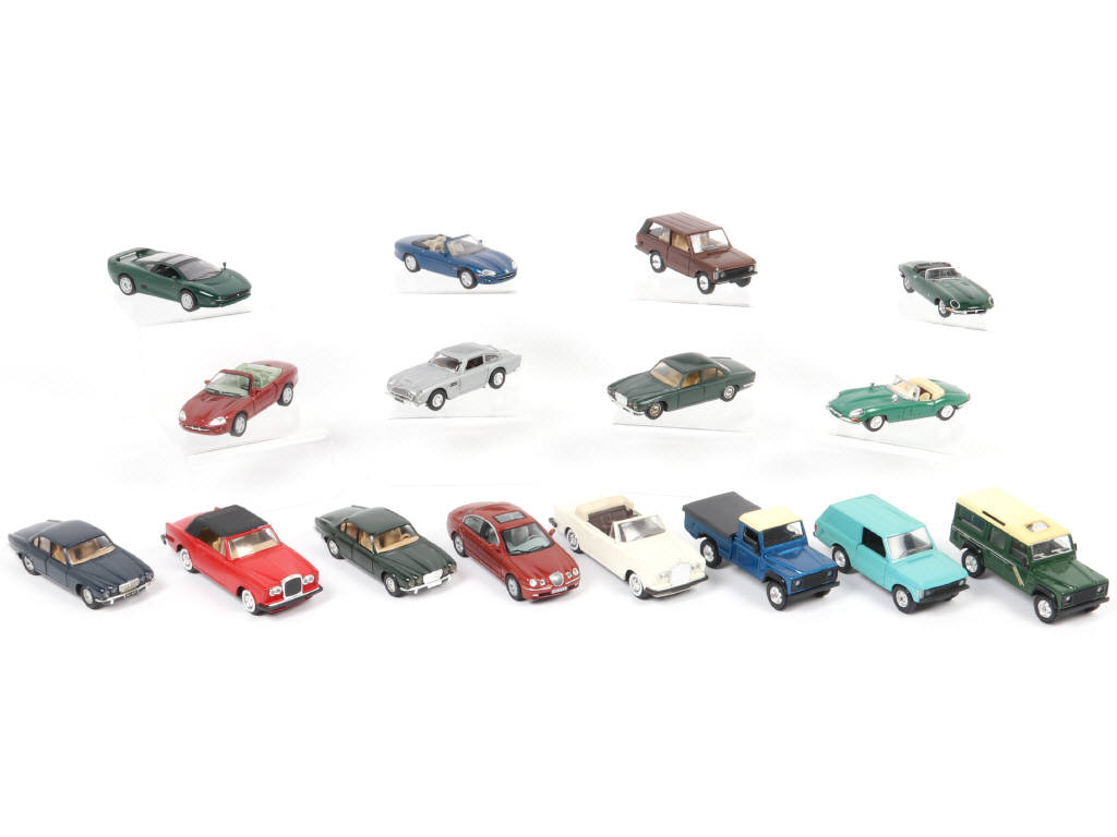 Lot 147 - DIVERS (16)