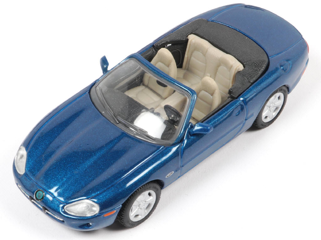 Lot 147 - DIVERS (16)