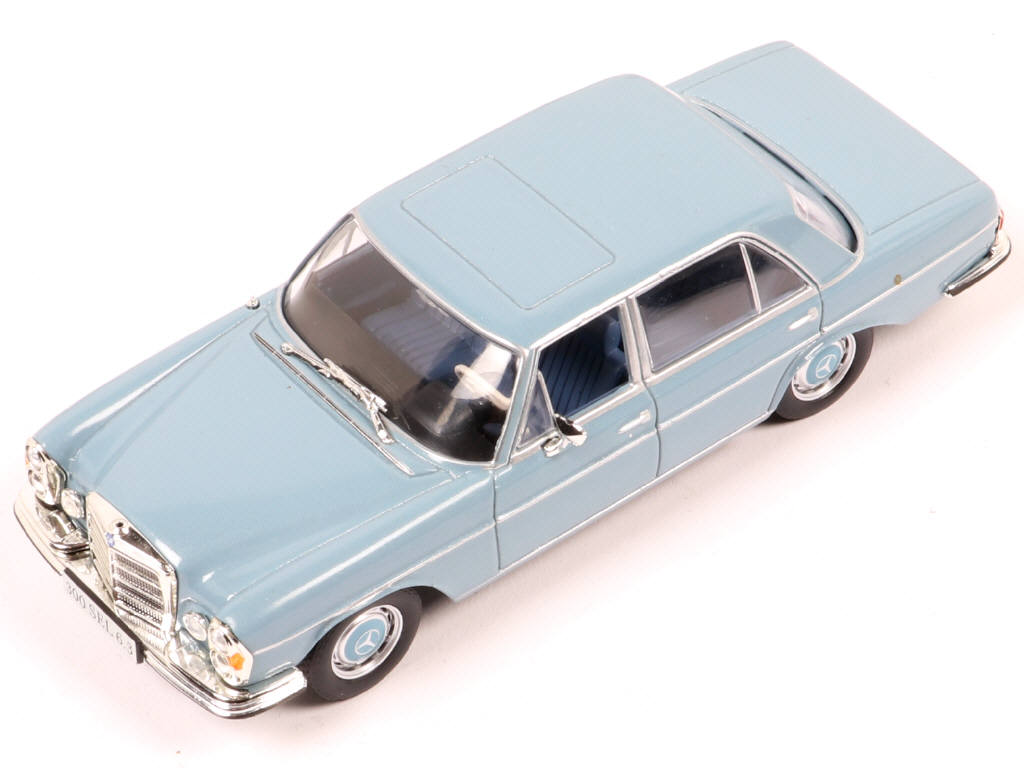 Lot 149 - DIVERS (16)