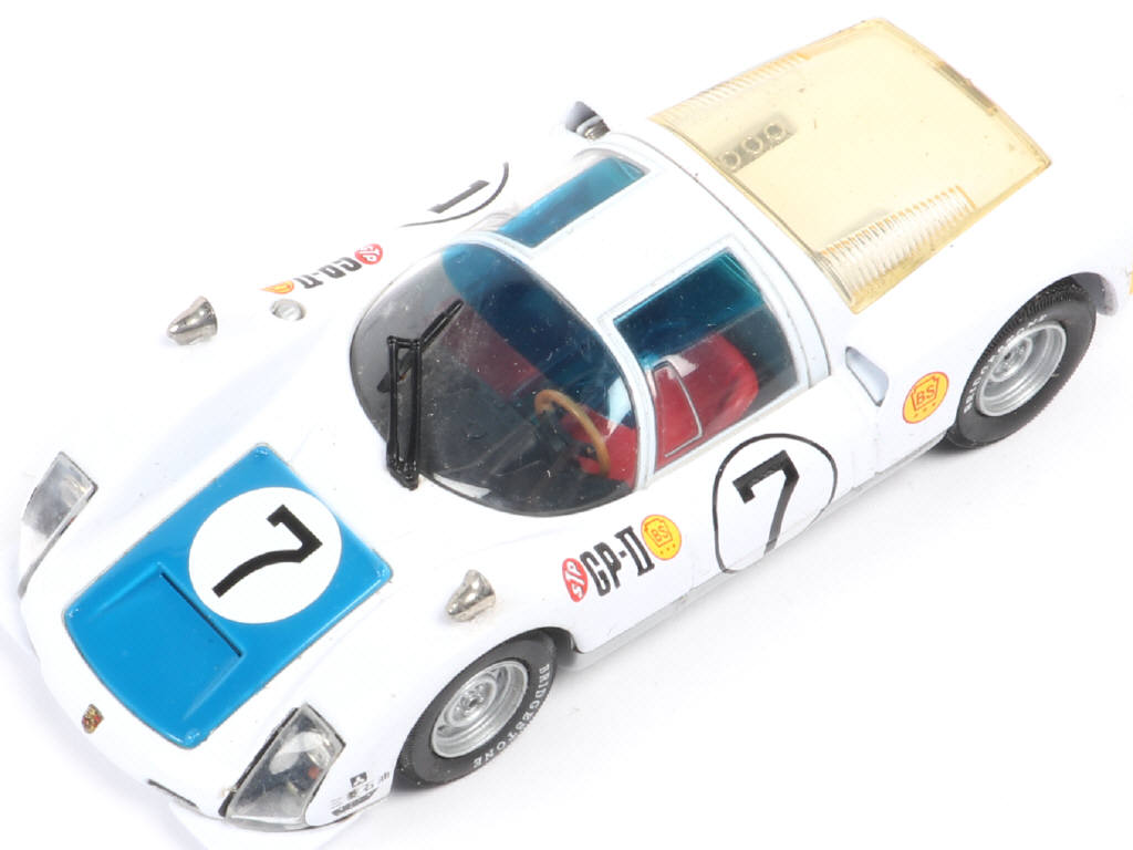 Lot 136 - DIVERS (12)